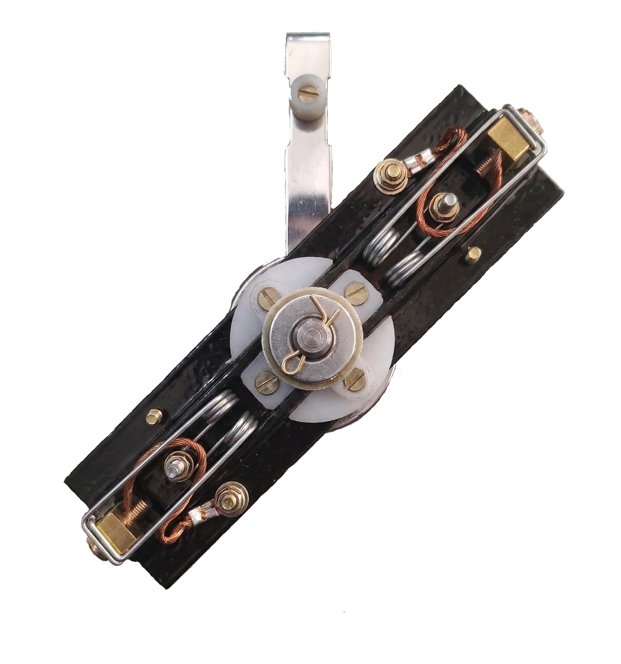 Carbon brush mechanism